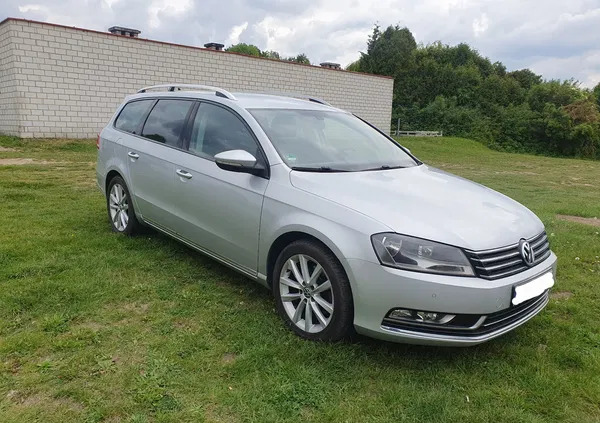 samochody osobowe Volkswagen Passat cena 26600 przebieg: 220000, rok produkcji 2012 z Gliwice